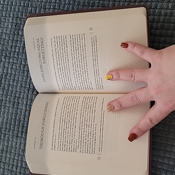 Gary Chapman's "One Year Love Language Minute Devotional" - Picture 5 of 5